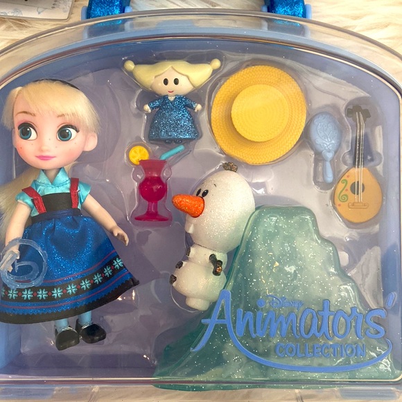 RETIRED DISNEY PARK EXCLUSIVE ANIMATORS COLLECTION FROZEN ELSA MINI DOLL PLAYSET - Picture 3 of 9